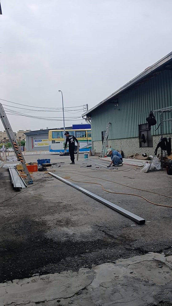 南投草屯鎮搭建白鐵平台工程