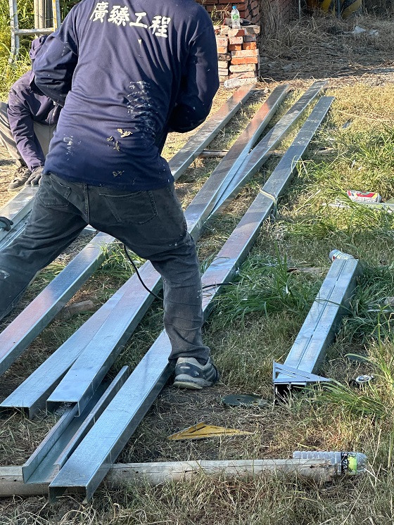 彰化縣秀水鄉屋頂搭建鐵皮